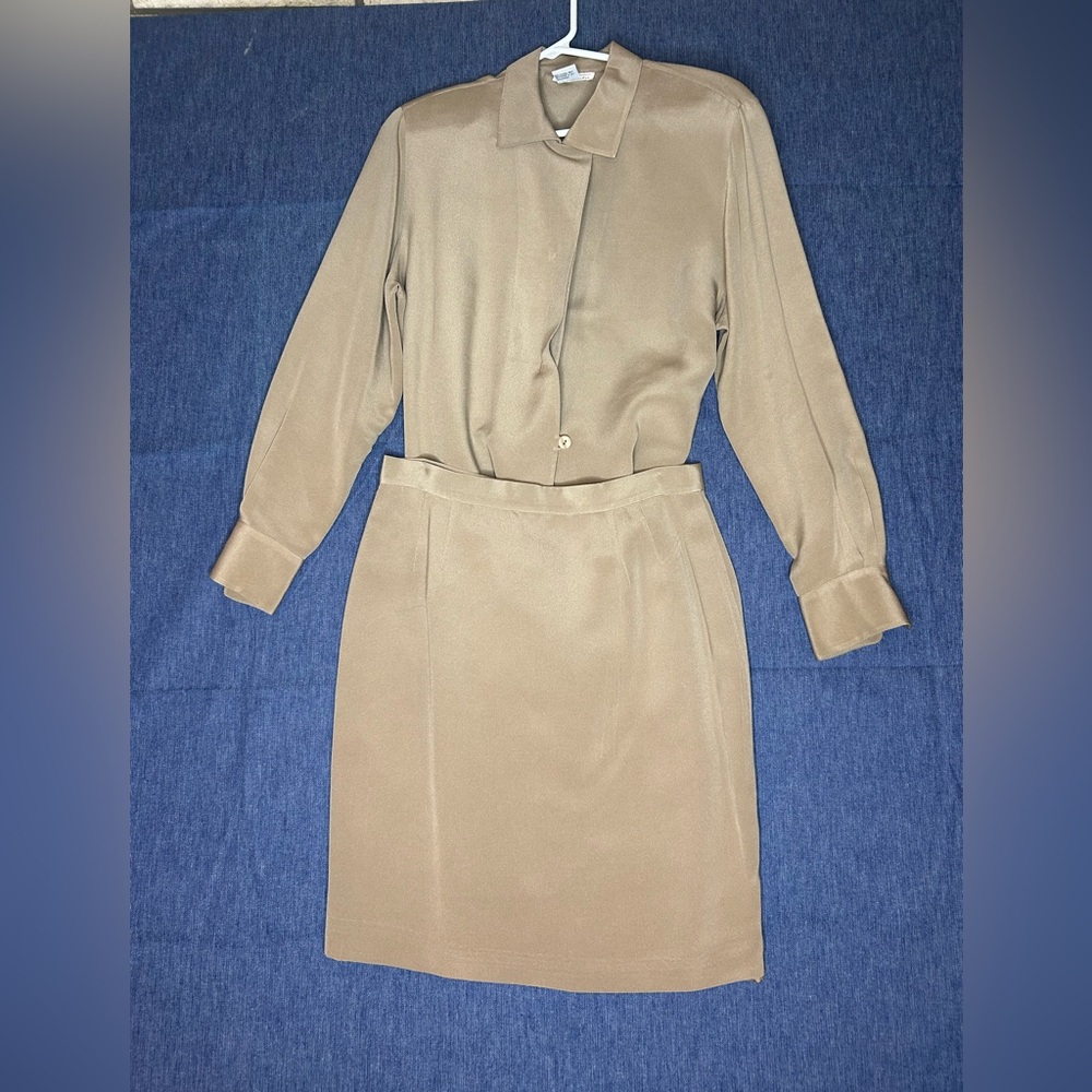 VTG Set Petites Blouse and Skirt Classic Women's Beige 100% Silk